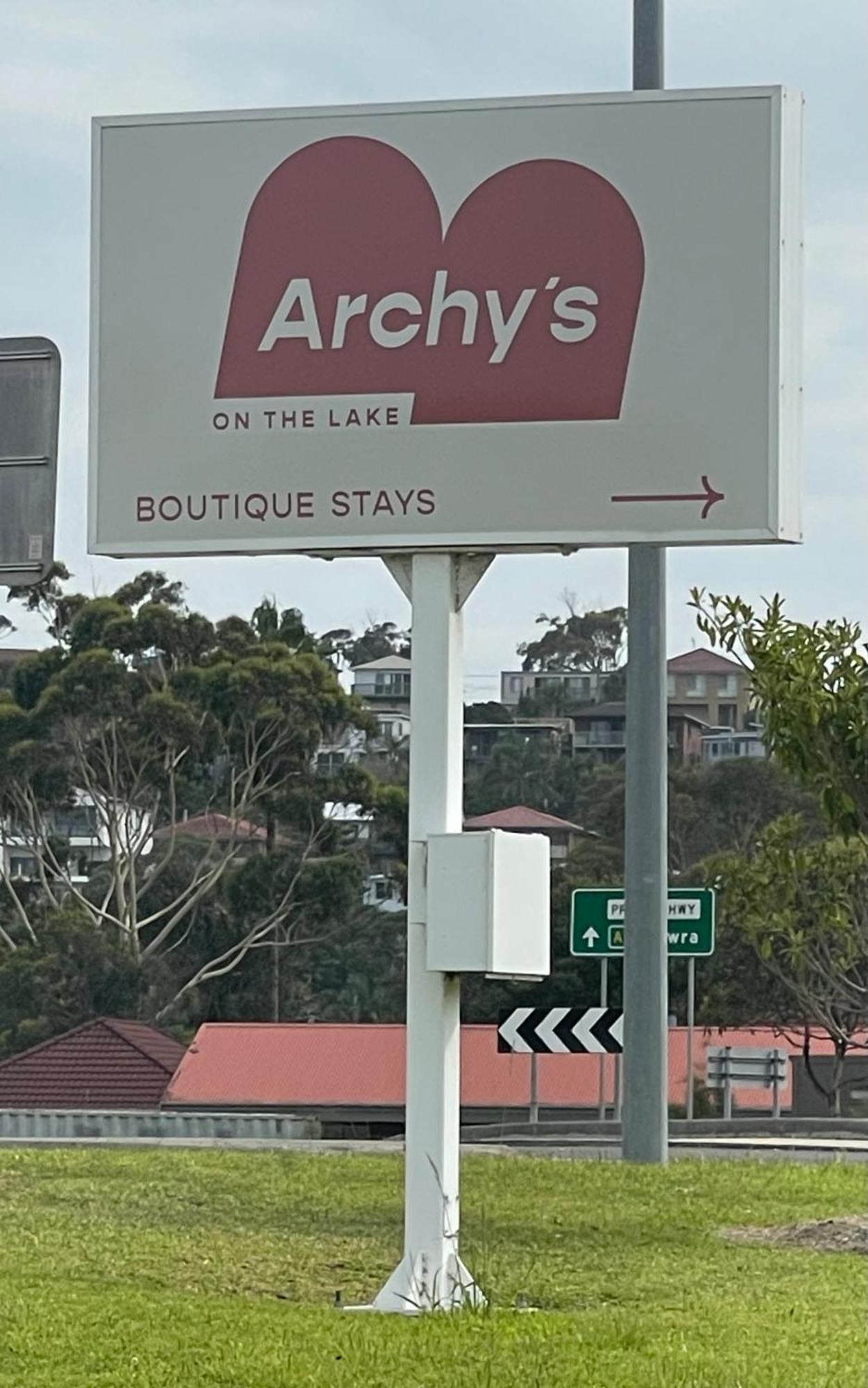 Archy'S On The Lake Burrill Lake Exteriör bild
