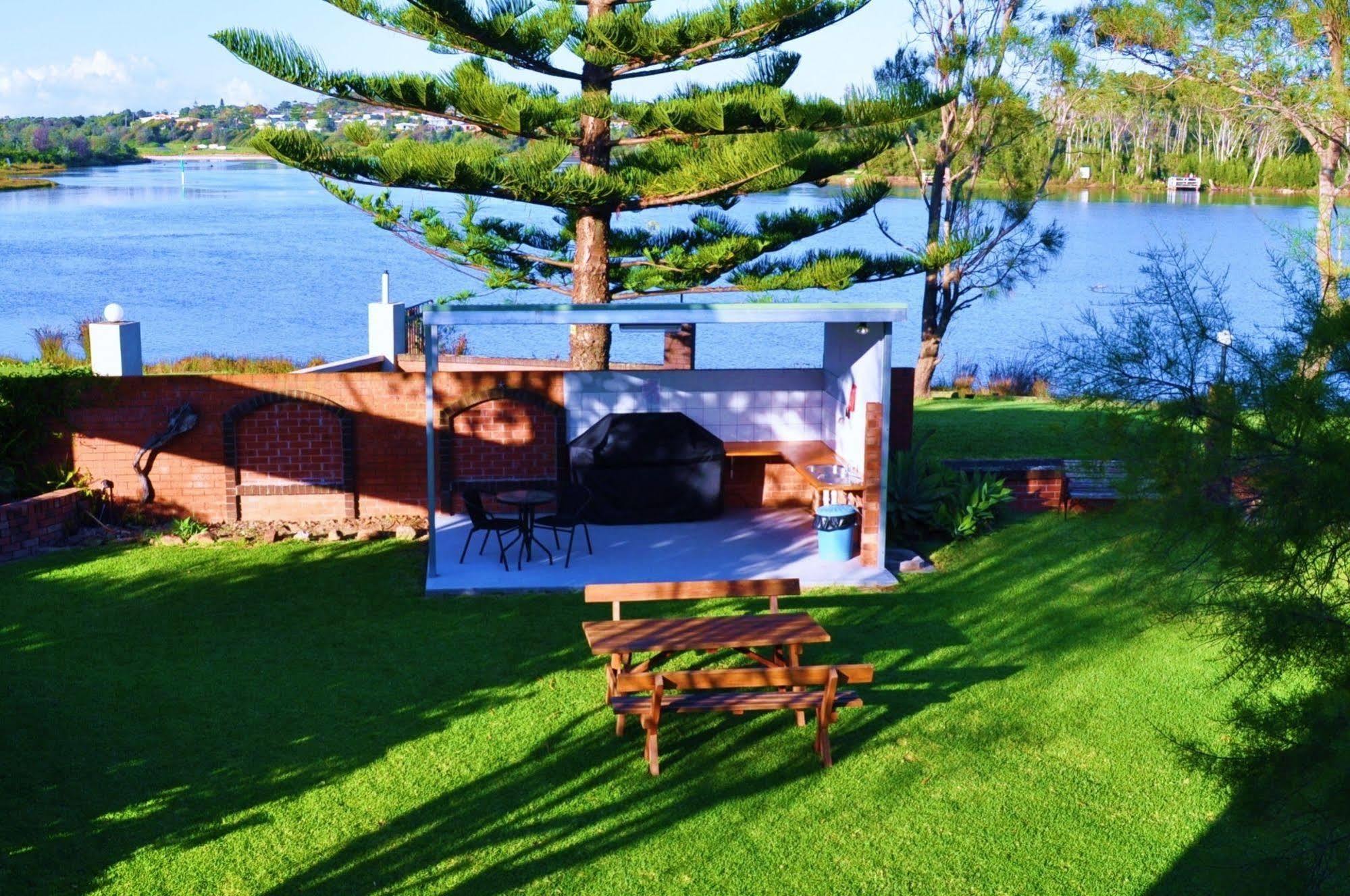 Archy'S On The Lake Burrill Lake Exteriör bild